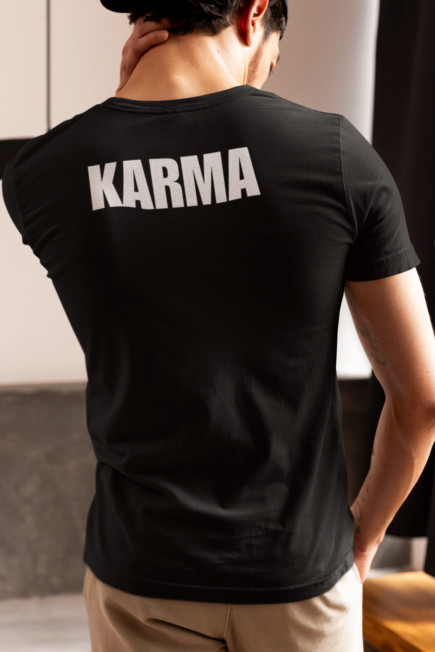 "因果応報:Once-in-a-lifetime encounter "Japanese Kanji T-shirt: Dark Edition