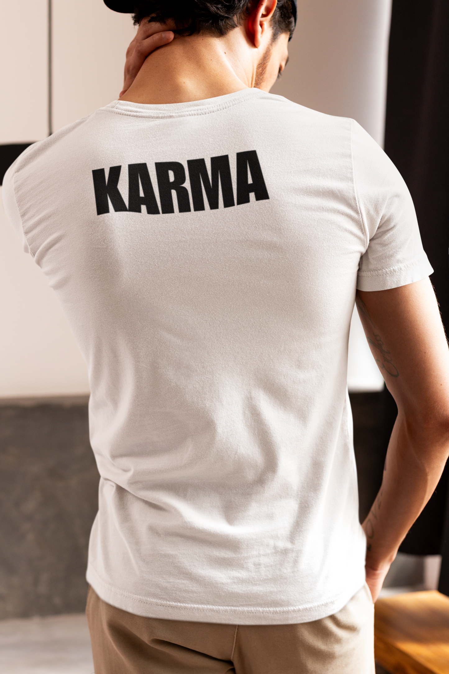 "因果応報:Once-in-a-lifetime encounter "Japanese Kanji T-shirt: -White Edition